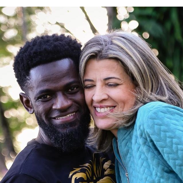 Jaqueline  Dignissima e produtor musical Leonardo Fabiano